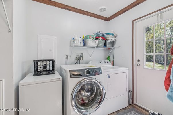 Interior, Washer, Wood Texture Flooring