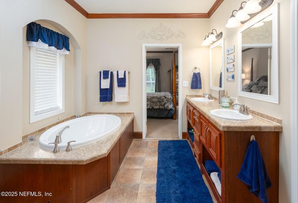 Bathroom, Dual Sink Vanities, Interior