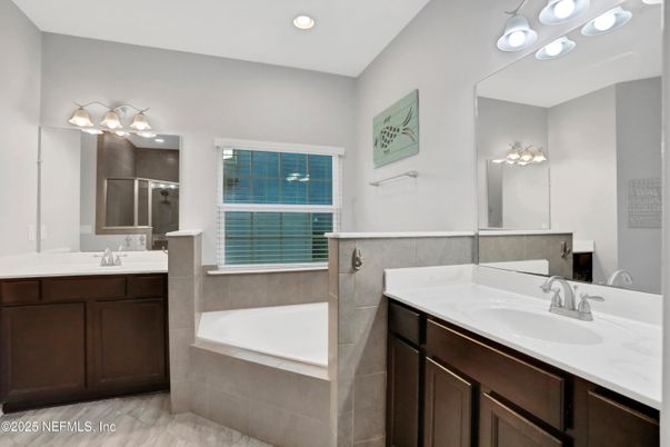 Bathroom, Dual Sink Vanities, Interior, Recessed Lighting