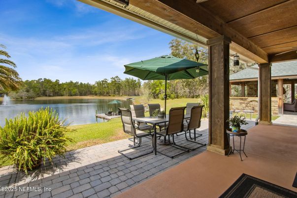 Exterior, Lake