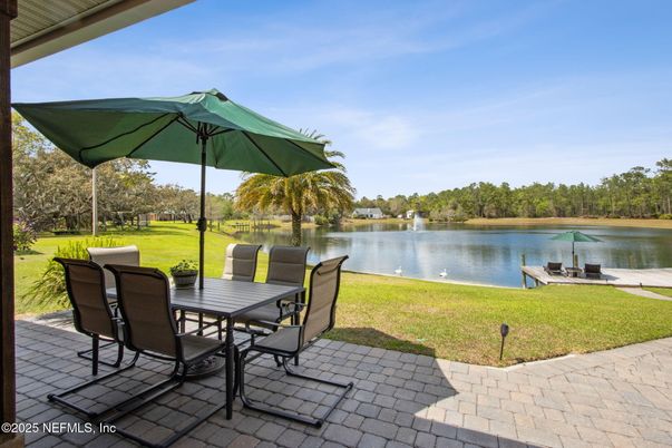 Exterior, Lake
