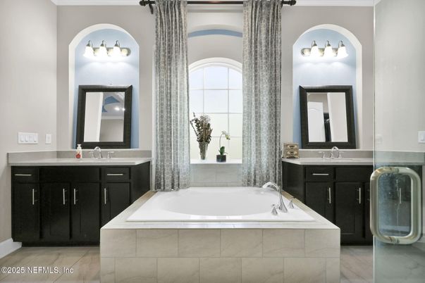 Bathroom, Dual Sink Vanities, Interior