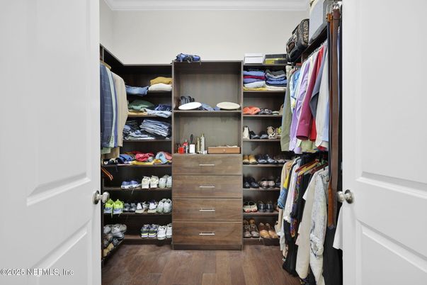 Interior, Walk-in Closets, Wood Texture Flooring