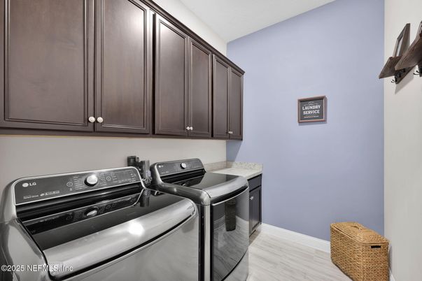 Interior, Washer, Wood Texture Flooring