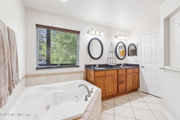 Bathroom, Dual Sink Vanities, Interior, Recessed Lighting