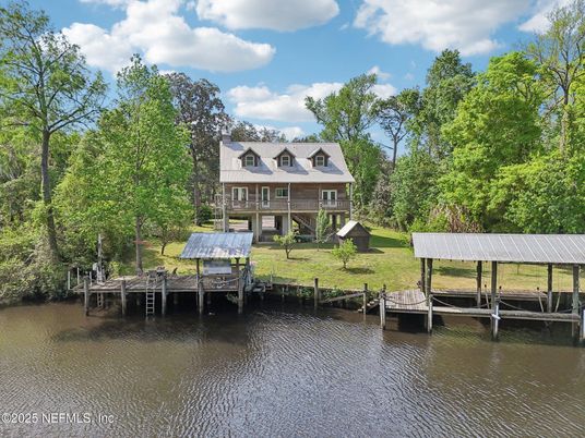Exterior, Lake
