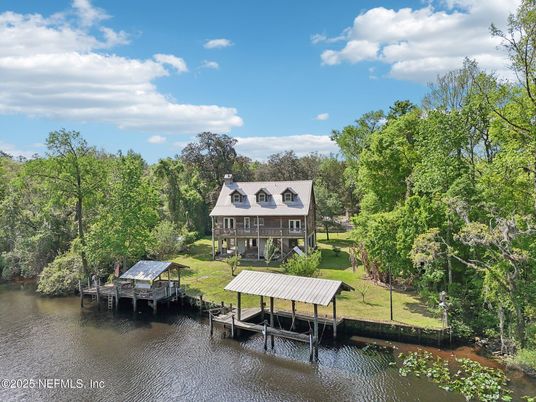 Exterior, Lake