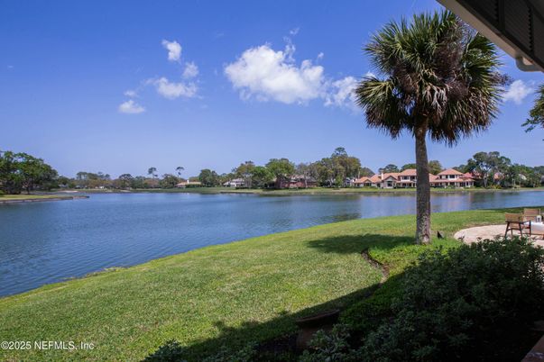 Exterior, Lake