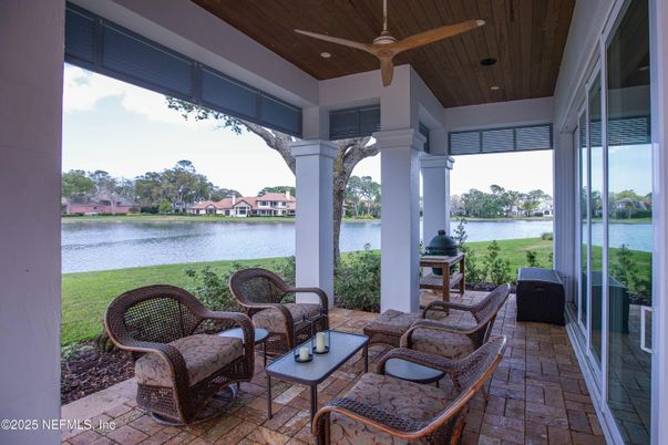 Exterior, Lake