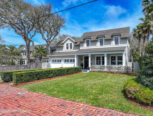 Attached, Exterior, Facade, American Foursquare