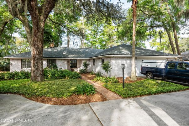 Attached, Exterior, Facade, Ranch