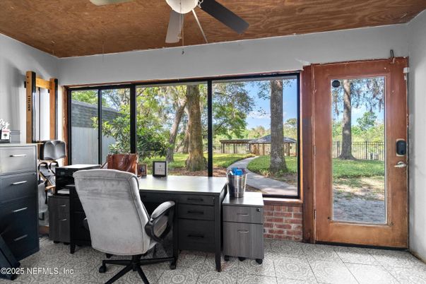Home Office, Interior