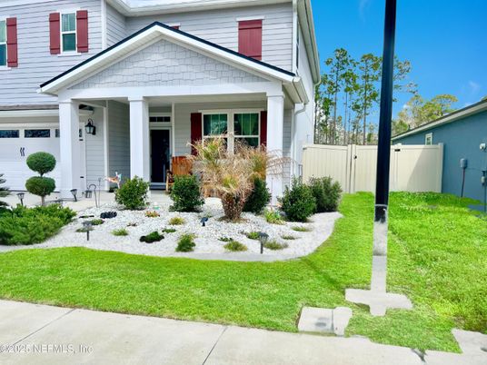 Attached, Exterior, Facade, American Craftsman