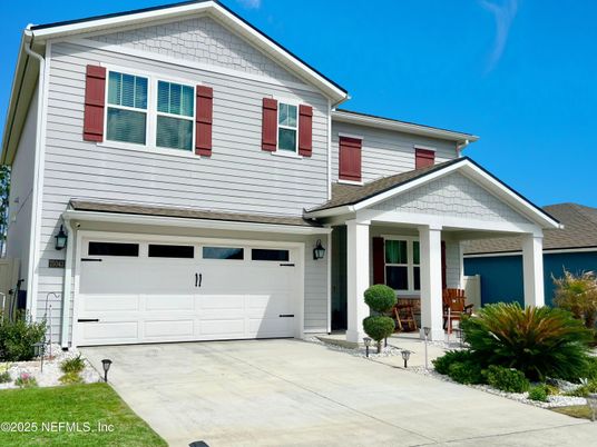 Attached, Exterior, Facade, American Craftsman
