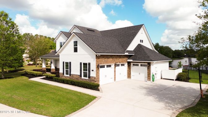 Attached, Exterior, Facade, Farmhouse