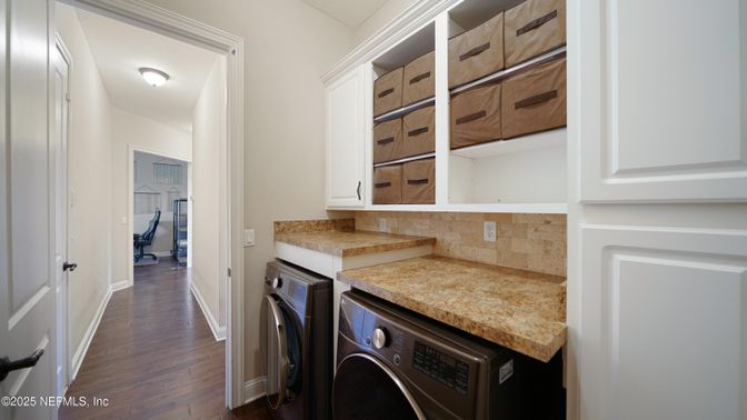 Interior, Washer, Wood Texture Flooring