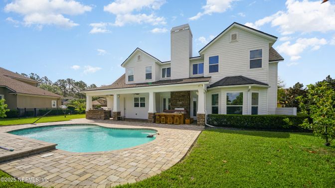 Exterior, Facade, Pool, Farmhouse