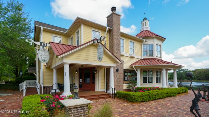 Exterior, Facade, Brick Facade, Queen Anne Victorian