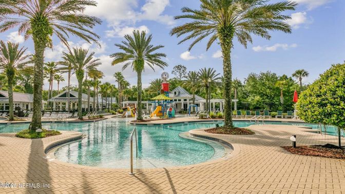 Exterior, Playground, Pool