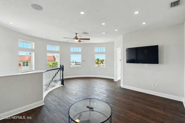 Interior, Recessed Lighting, Wood Texture Flooring