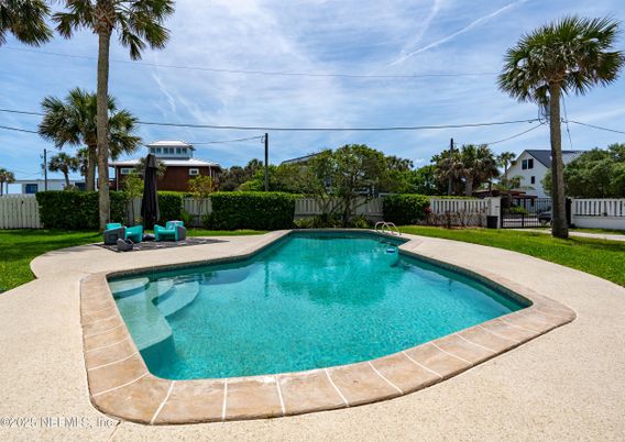 Exterior, Pool