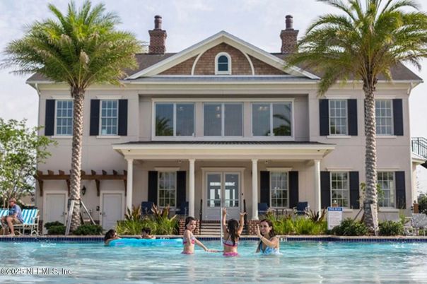 Exterior, Facade, Pool, American Foursquare