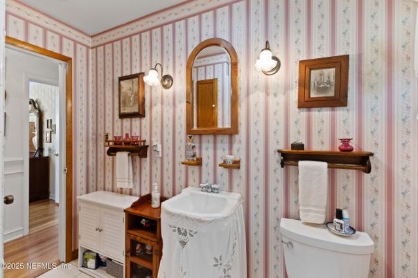 Bathroom, Interior, Pendant Lights, Wood Texture Flooring