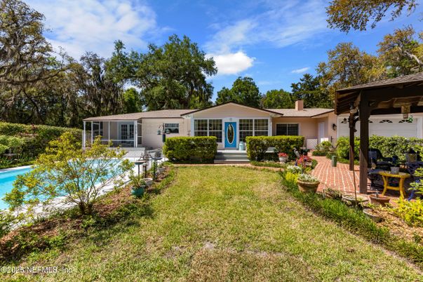 Backyard, Exterior, Facade, Pool, Ranch