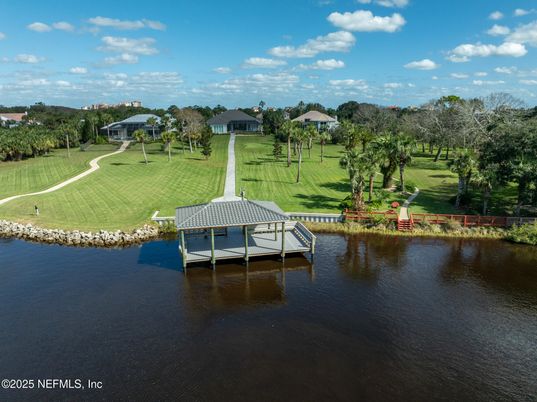 Exterior, Lake