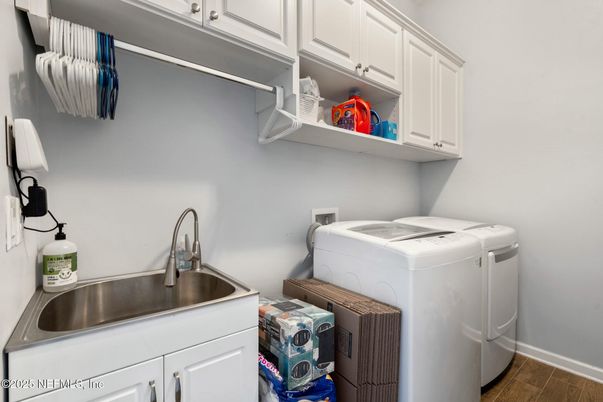 Interior, Washer, Wood Texture Flooring