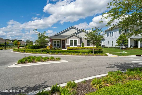 Exterior, Facade, Ranch