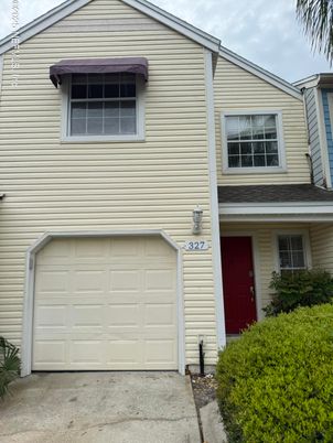 Attached, Exterior, Facade, None