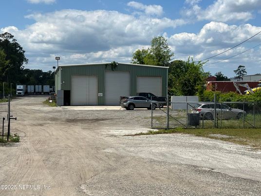 Detached Garage, Exterior