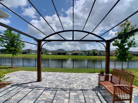Exterior, Lake