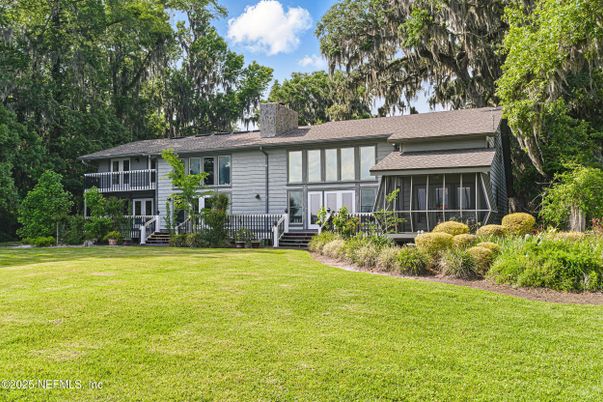 Backyard, Exterior, Facade, Split Level