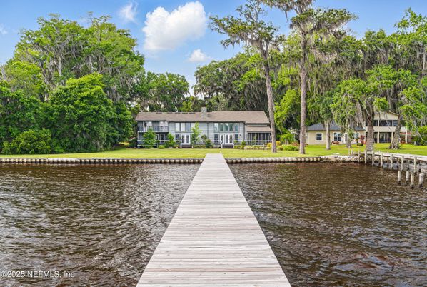 Exterior, Lake