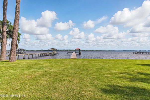 Exterior, Lake