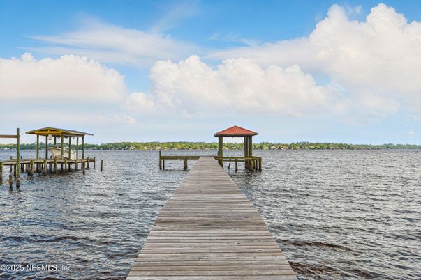 Exterior, Lake
