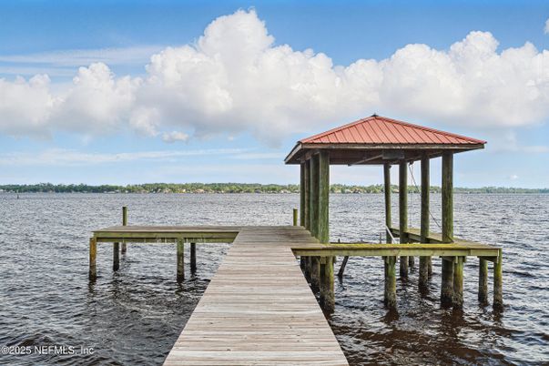 Exterior, Lake