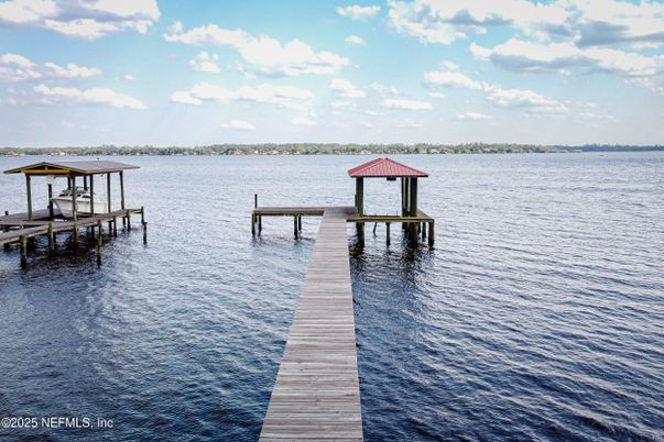 Exterior, Lake