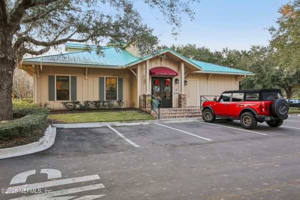 Exterior, Facade, Ranch
