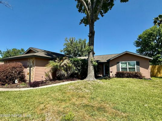 Backyard, Exterior, Facade, Ranch