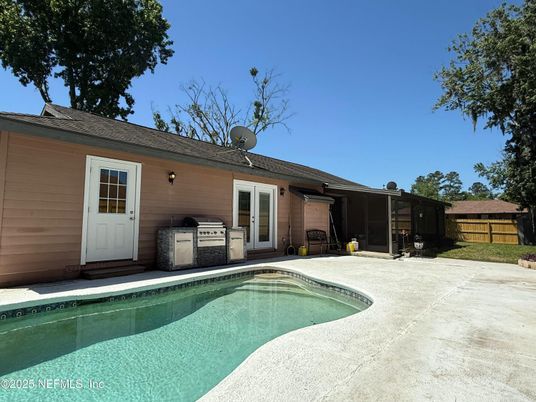Exterior, Pool