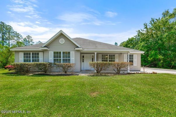 Exterior, Facade, Ranch
