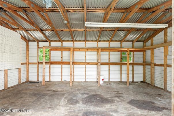 Garage, Interior, Wooden Beams