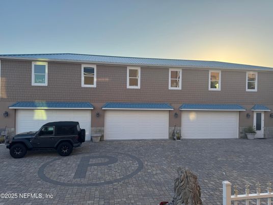 Attached, Exterior, Facade, Rowhouse