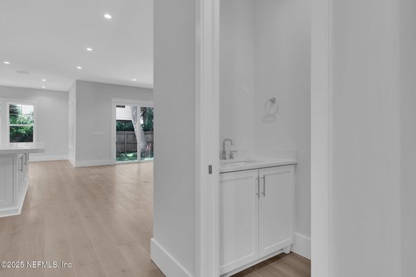 Interior, Recessed Lighting, Washer, Wood Texture Flooring