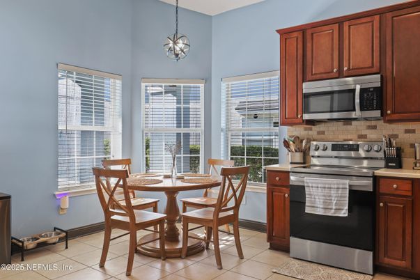 Dining room, Interior, Kitchen, Pendant Lights, Stainless Steel Appliances