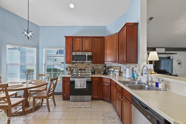 Dining room, Interior, Kitchen, Pendant Lights, Recessed Lighting, Stainless Steel Appliances