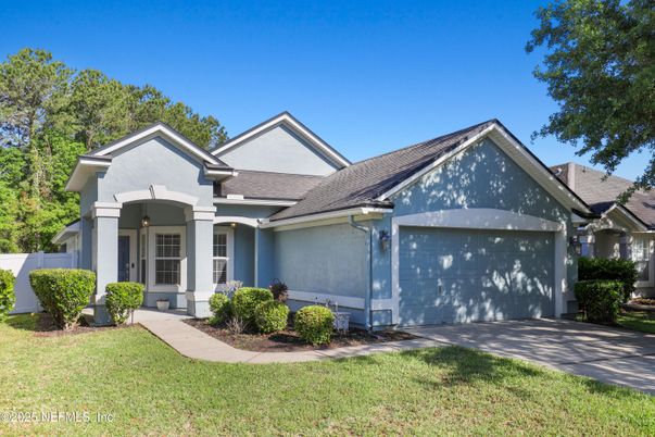 Attached, Exterior, Facade, American Craftsman